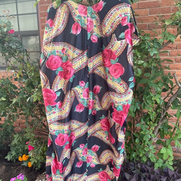 Featherbed • Vtg • 1960’s • Floral • Satin • Black/Red • Large •Kaftan Nightgown
